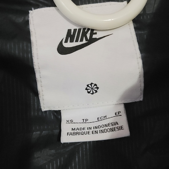 NIKE Men's Sportswear Club Black Puffer Jacket, Size XS - Picture 5 of 7